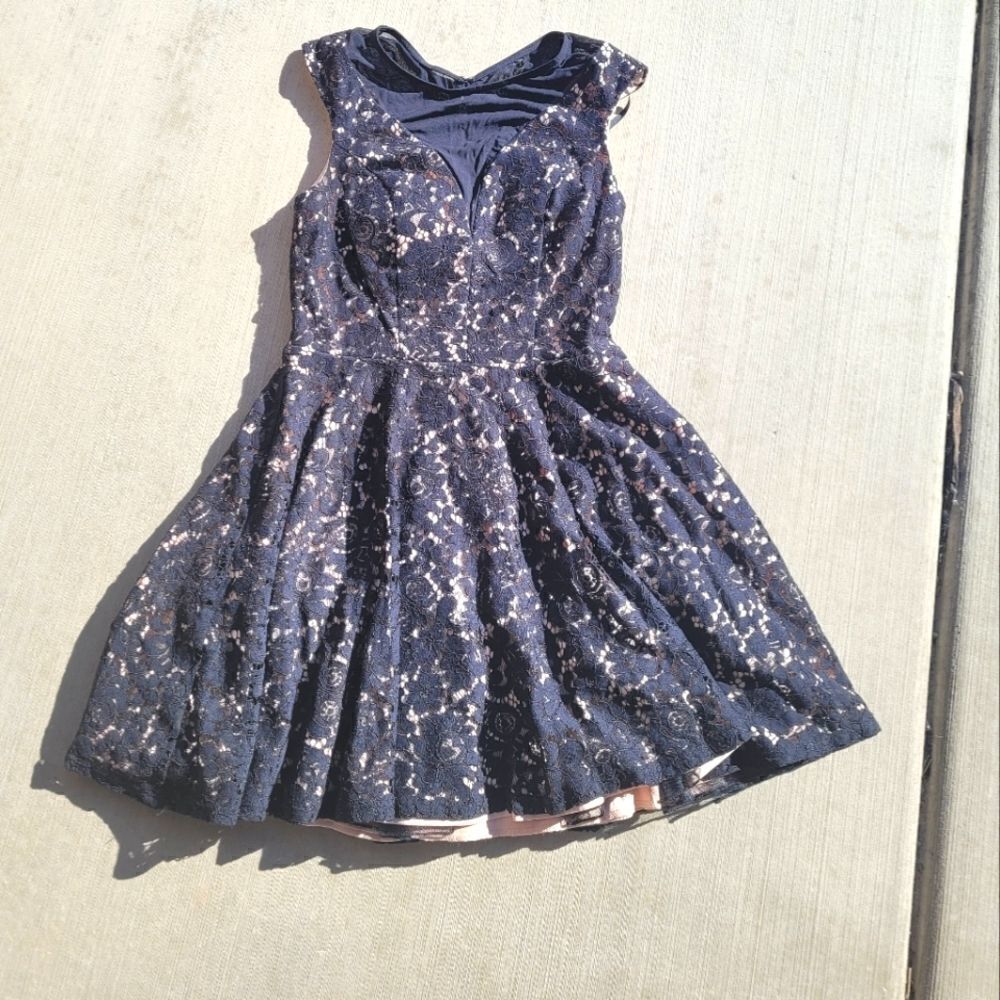 WAY- IN NORDSTROM Lace Overlay Dress